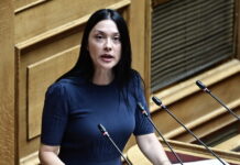 Η Γιαννακοπούλου «αδειάζει» τον Φαραντούρη για τη Σδούκου: «Η φράση “χαριεντίζεσαι με υπουργούς” έχει υπονοούμενα»