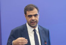 Μαξίμου: Οι πολιτικές απάτες του Αλέξη Τσίπρα – Άλλα είπε στην ομιλία του, άλλα λέει το πρόγραμμα της ΕΛΑΣ