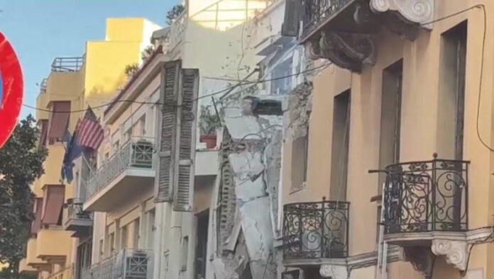 plaka-ekriksi.jpg