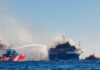 Κικίλιας για τη φωτιά στο Blue Carrier 2: Πρώτη προτεραιότητα η προστασία της ανθρώπινης ζωής, ελεγχόμενη η κατάσταση