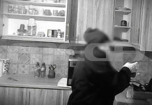 Περιστέρι: Η στιγμή που η 40χρονη ρίχνει ατροπίνη σε τρόφιμα στο σπίτι του πρώην συζύγου της – Βίντεο ντοκουμέντο