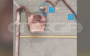 Έκρηξη στην Πλάκα: Φωτογραφικά ντοκουμέντα από τους χαλκοσωλήνες που έσπασαν οι συλληφθέντες