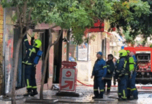 Πανικός στο κέντρο της Αθήνας μετά από φωτιά που εκδηλώθηκε σε κατάστημα