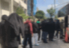 Με πούλμαν στην Ευελπίδων οι 21 κατηγορούμενοι της Pizza Fan – Πώς γινόταν η κομπίνα με τις «κερασμένες» πίτσες