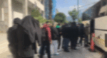 Με πούλμαν στην Ευελπίδων οι 21 κατηγορούμενοι της Pizza Fan – Πώς γινόταν η κομπίνα με τις «κερασμένες» πίτσες