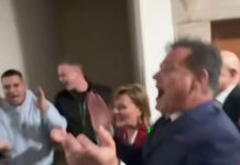 Ο Άδωνις Γεωργιάδης στα Γιάννενα χοροπηδάει και τραγουδάει «Και Α και Ου και ΔΑΠ-ΝΔΦΚ»