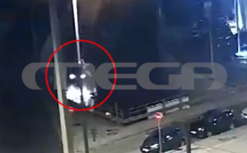 Στο νοσοκομείο 27χρονη οδηγός μηχανής μετά από τροχαίο στην Καλλιθέα