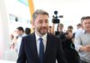 Με «τα γαλάζια σου γράμματα» της Γαλάνη η επίθεση του ΠΑΣΟΚ στην κυβέρνηση