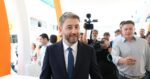 Με «τα γαλάζια σου γράμματα» της Γαλάνη η επίθεση του ΠΑΣΟΚ στην κυβέρνηση
