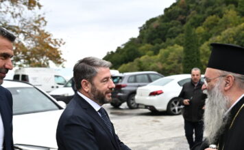 Ανδρουλάκης από Δράμα: «Η περιφέρεια οδηγείται σε παρακμή» – Αιχμές για το ελληνοβουλγαρικό μνημόνιο και τα κειμήλια της Μονής Εικοσιφοίνισσας
