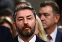 Σκληρή επίθεση ΠΑΣΟΚ στην κυβέρνηση: «Μόνη σταθερότητα η καρέκλα του Μητσοτάκη»