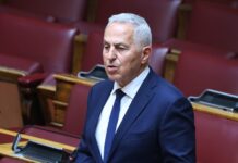 Κοντά στο ΠΑΣΟΚ ο Ευάγγελος Αποστολάκης – Την Δευτέρα η συνάντηση με τον Νίκο Ανδρουλάκη