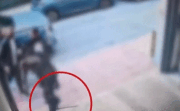 Θεσσαλονίκη: Αστυνομικός πέταξε το όπλο και τον εξοπλισμό του για να… πιαστεί στα χέρια με πολίτη – Βίντεο ντοκουμέντο