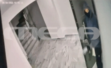 Γλυφάδα: 46χρονος αξιωματικός του Πολεμικού Ναυτικού έβαλε φωτιά στο σπίτι πρώην συντρόφου του – Βίντεο ντοκουμέντο