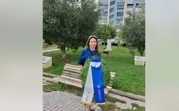 Η Καρυστιανού κατέθεσε μόνη της στεφάνι στη Θεσσαλονίκη για την 28η Οκτωβρίου – «Δεν μας άφησαν να τιμήσουμε το “Όχι”»