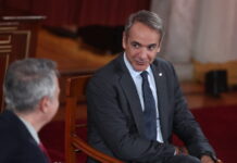 Live η συζήτηση του Κυριάκου Μητσοτάκη με τον συγγραφέα Ντάνιελ Μέντελσον