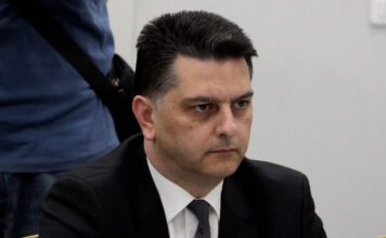Ο Μιχάλης Μπεκίρης αποχωρεί προσωρινά από το γραφείο Μητσοτάκη στη Βουλή: «Τα υπόλοιπα θα τα πούμε στα δικαστήρια»