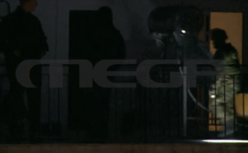 Νίκαια: Εντοπίστηκαν χειροβομβίδες και όπλο σε ταράτσα πολυκατοικίας – Tα βρήκε ο διαχειριστής