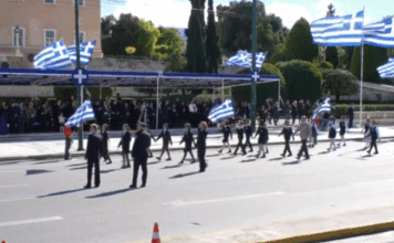Με συγκίνηση και υπερηφάνεια οι μαθητικές παρελάσεις σε όλη την Ελλάδα για την επέτειο της 28ης Οκτωβρίου