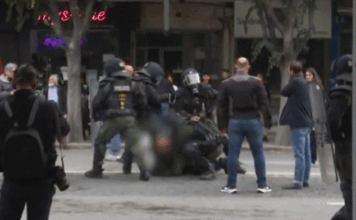 Άγρια επεισόδια σε αντιφασιστική κινητοποίηση ενάντια σε εκδήλωση του Κασιδιάρη