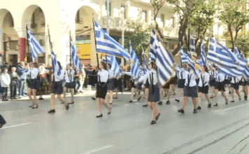 Με λαμπρότητα πραγματοποιήθηκε η μαθητική παρέλαση για την 28η Οκτωβρίου στη Θεσσαλονίκη