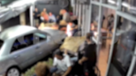 Θεσσαλονίκη: Η στιγμή που μεθυσμένος οδηγός «εισβάλει» σε ταβέρνα στον Εύοσμο – MEGA ντοκουμέντο