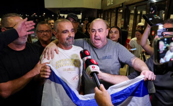 Παγκόσμιο σοκ με απόπειρα αεροπειρατείας σε πτήση με προορισμό το Τελ Αβίβ – Ομανός συγκυβερνήτης μαχαίρωσε τον Ινδό κυβερνήτη